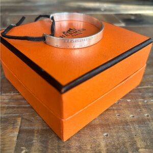 Hermès silver bangle. One size.